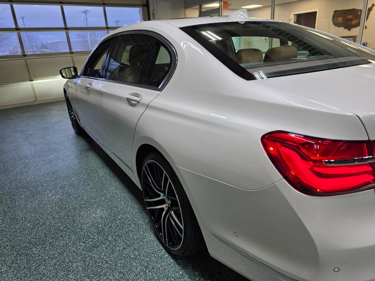 Used 2017 BMW 740i xDrive image 10