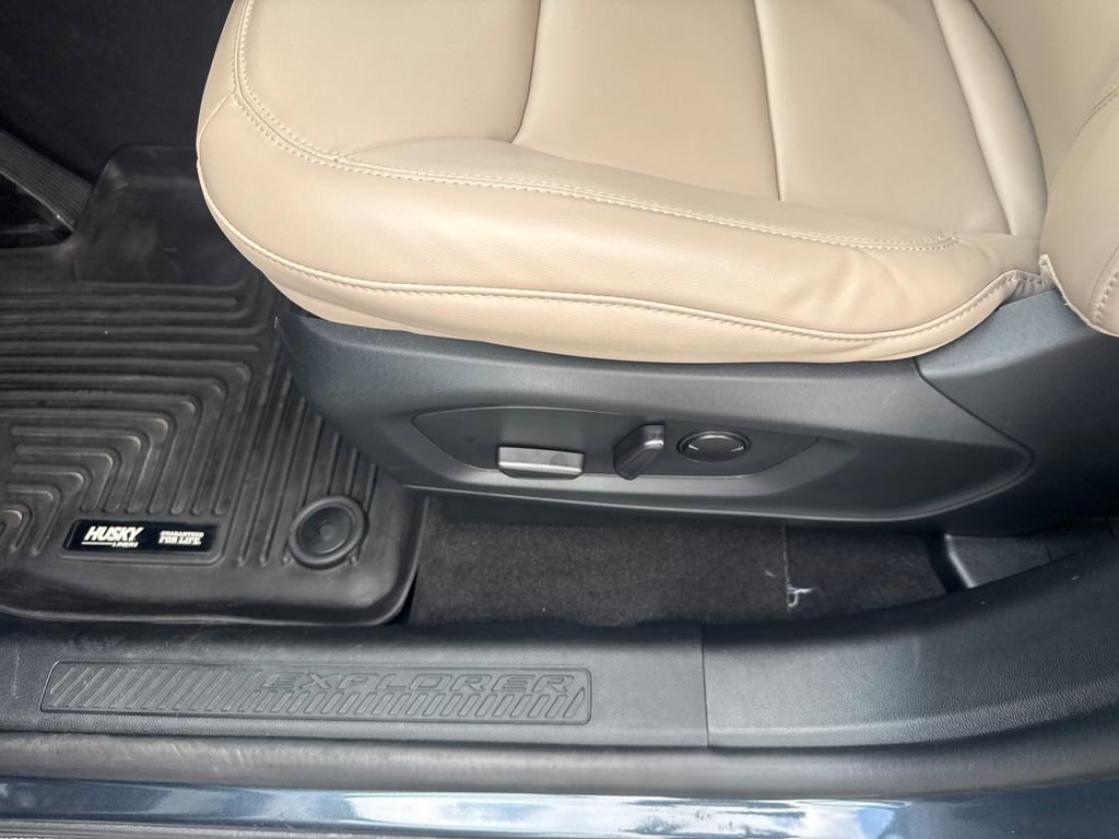 Used 2024 Ford Explorer XLT w/ Equipment Group 202A image 32