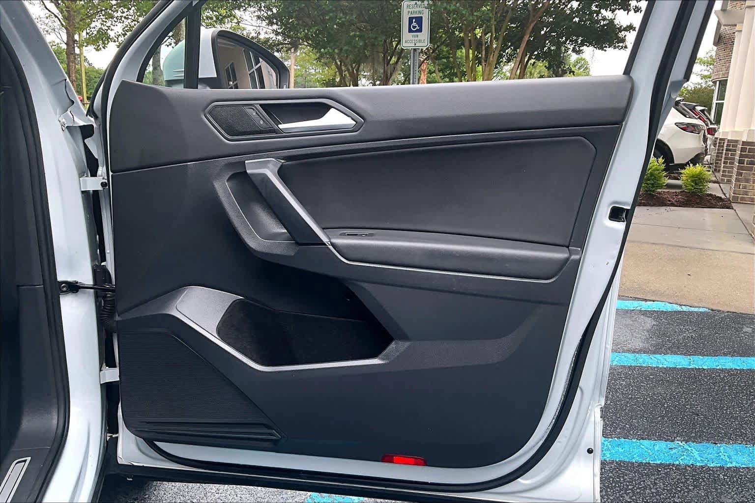 Used 2019 Volkswagen Tiguan SEL R-Line AWD/4WD image 23