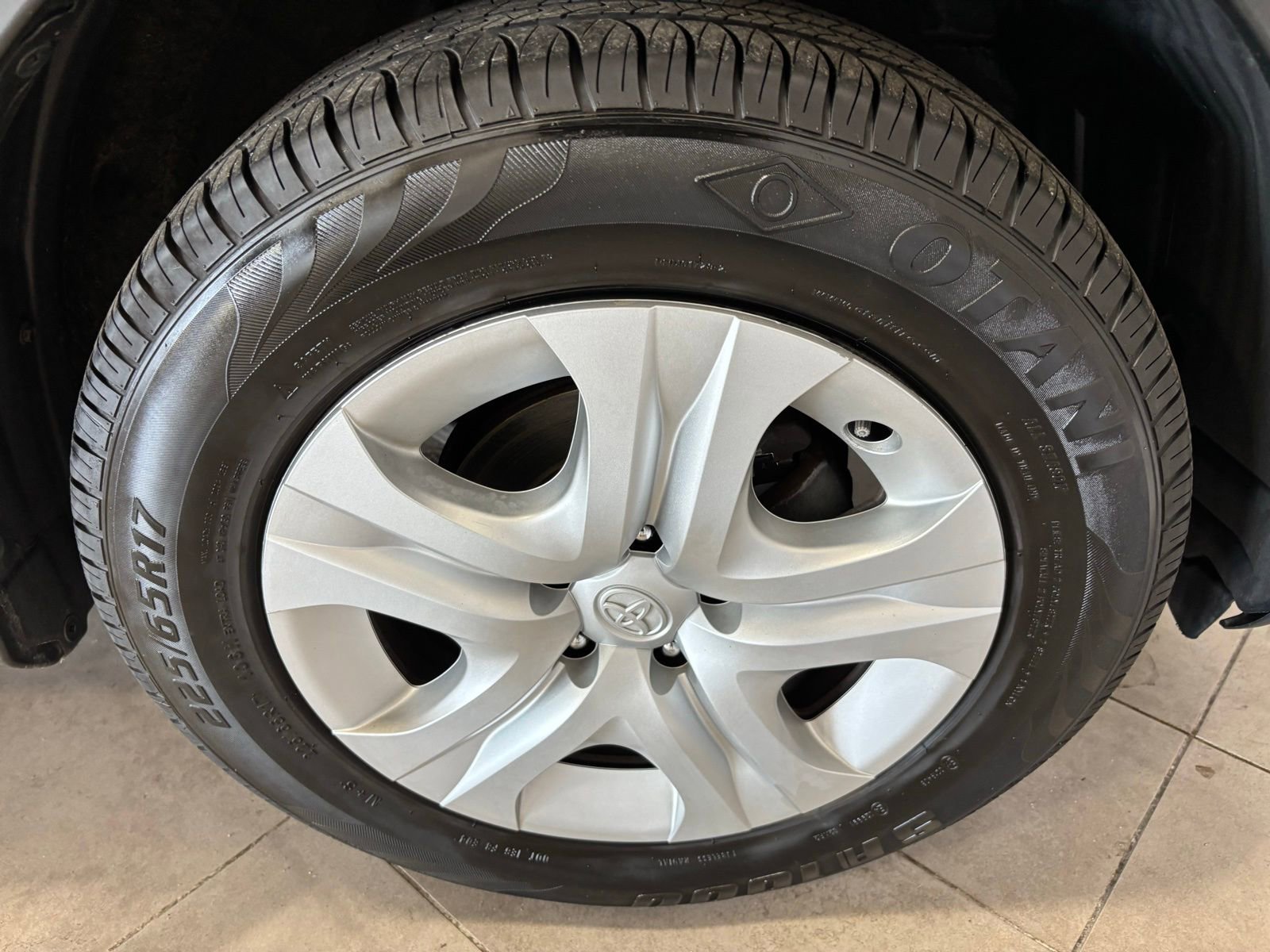 Used 2015 Toyota RAV4 LE image 9