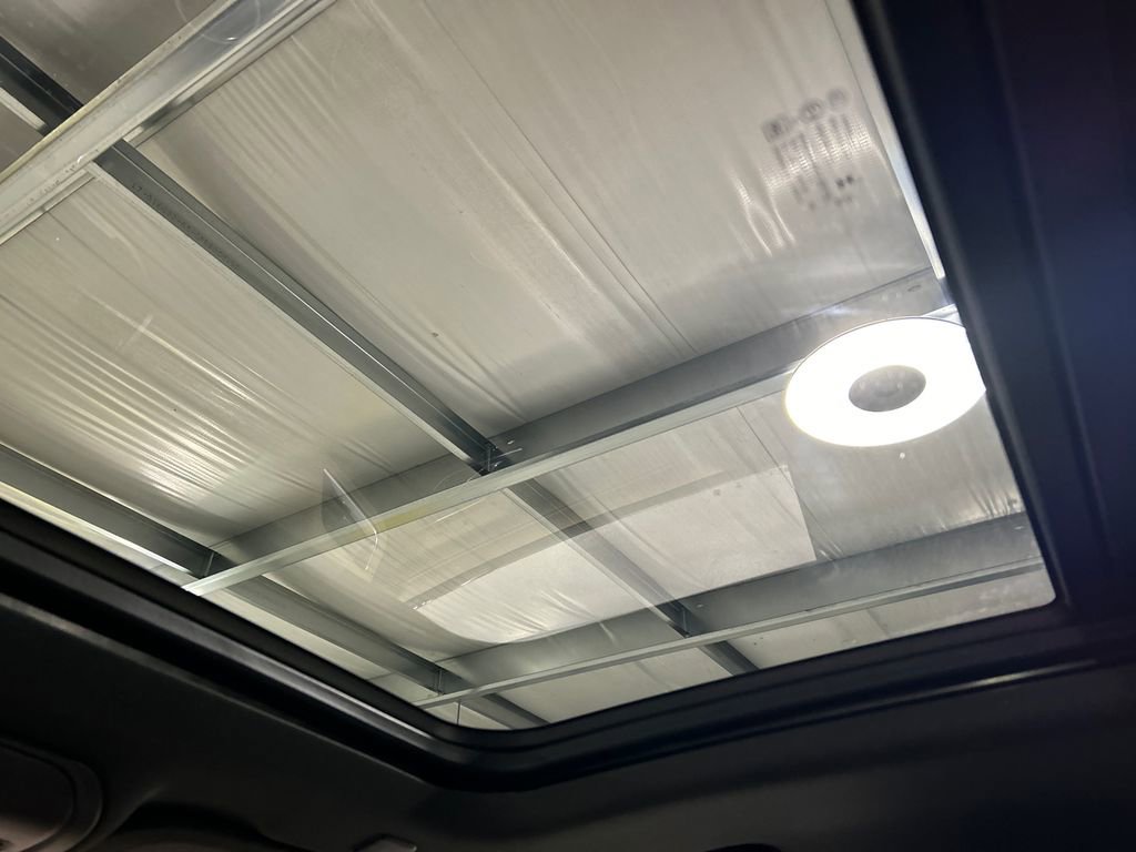 Used 2023 Chevrolet Tahoe Premier AWD/4WD image 28