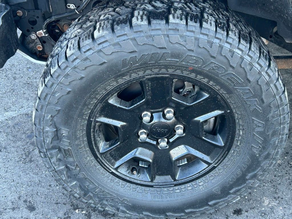 Used 2022 Jeep Gladiator Mojave w/ Cold Weather Group image 9