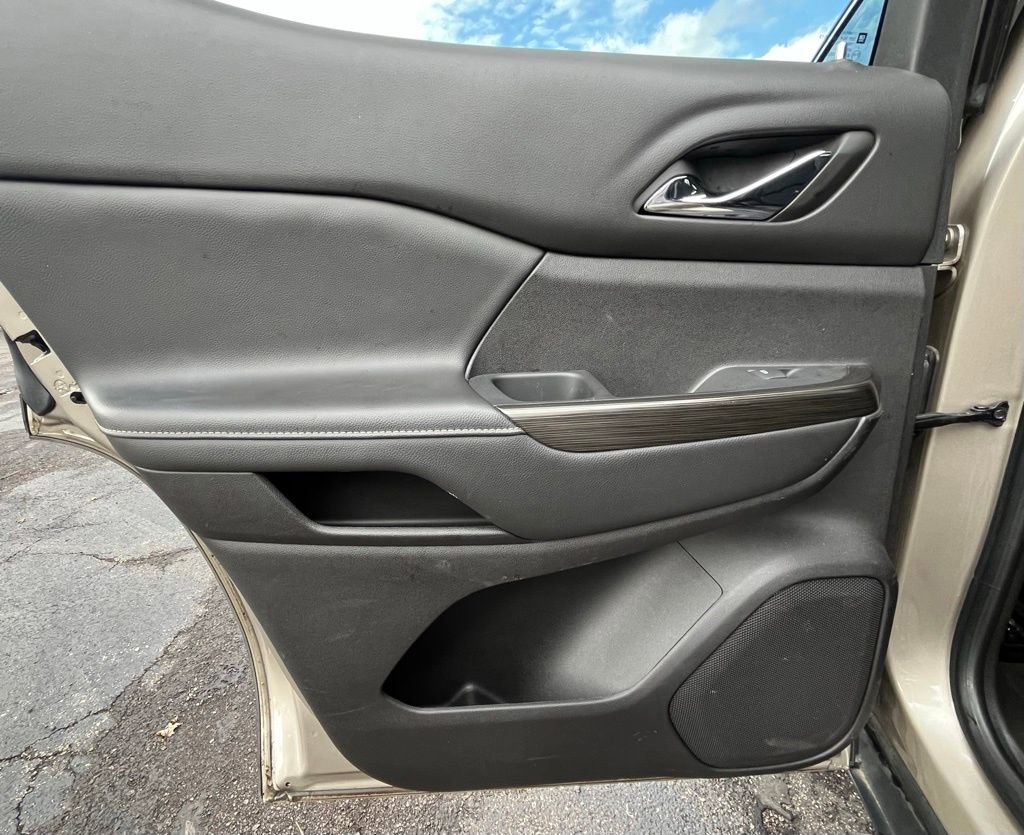 Certified 2023 GMC Acadia SLT image 15