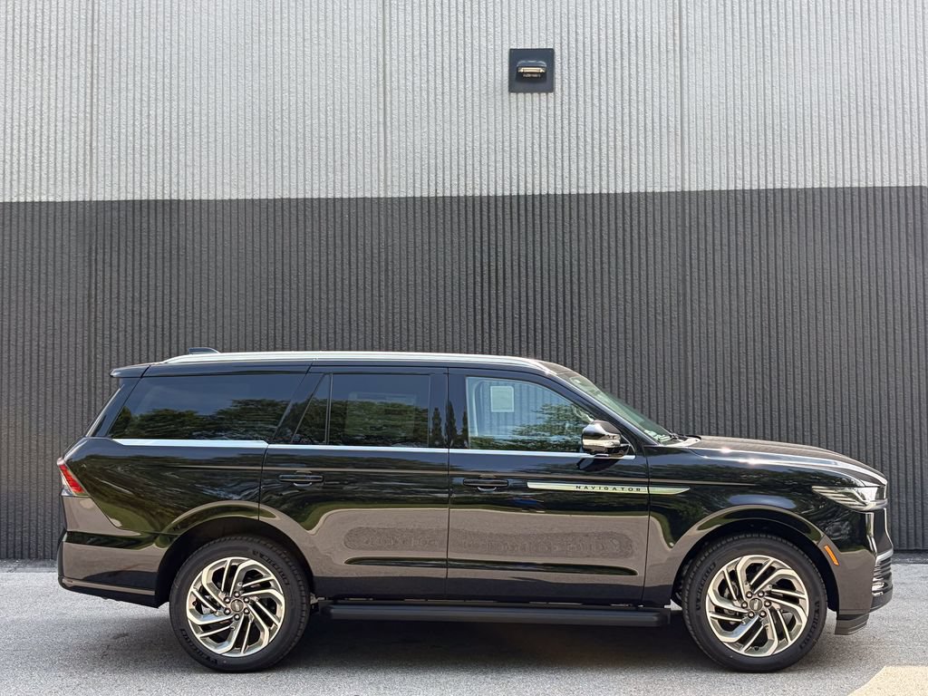 New 2027 Lincoln Navigator Premiere AWD/4WD image 8