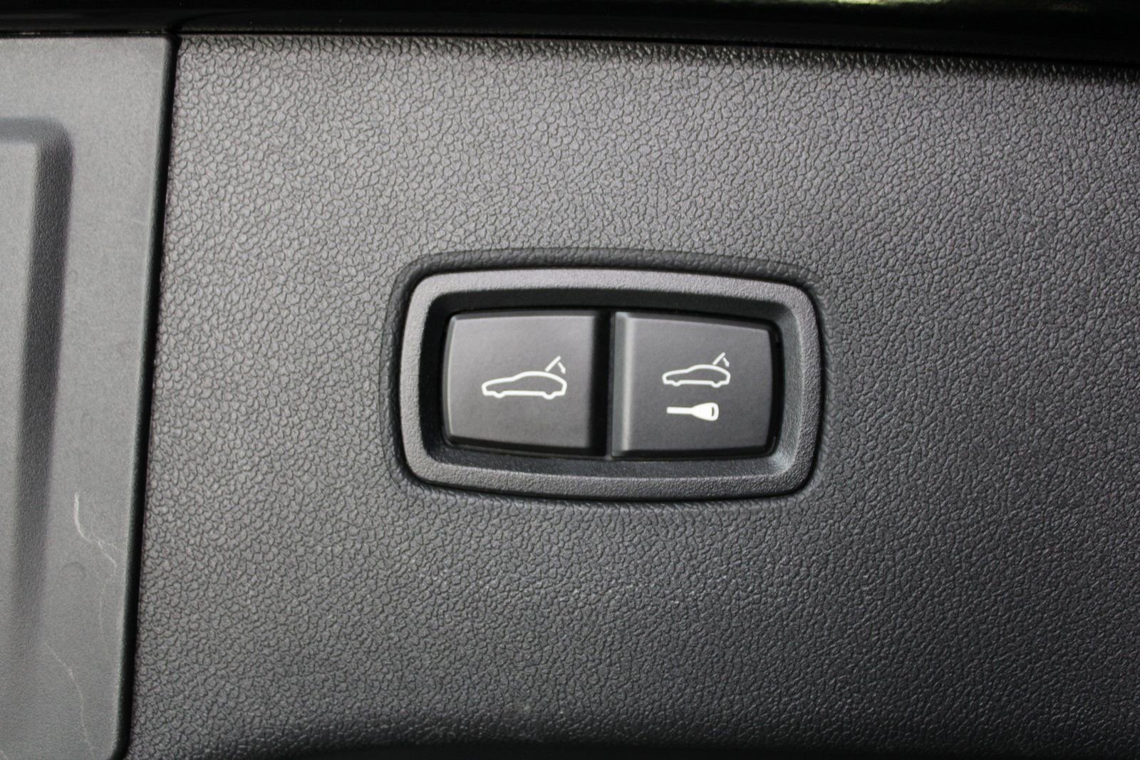 Certified 2025 Porsche Cayenne image 18