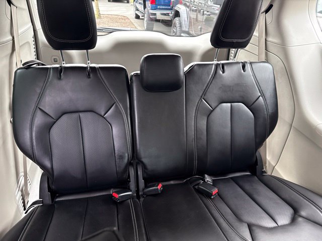 Used 2024 Chrysler Pacifica Limited FWD image 12