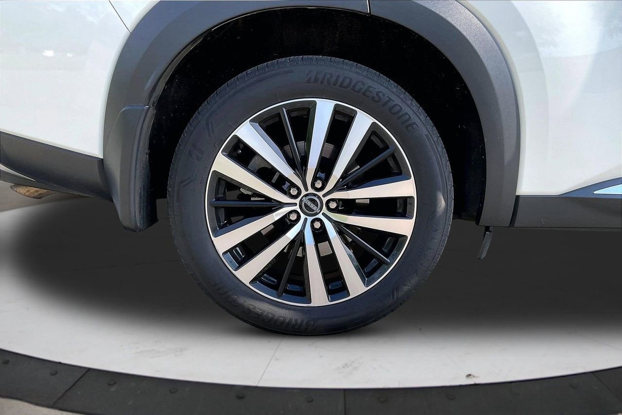 Used 2023 Nissan Pathfinder Platinum image 39