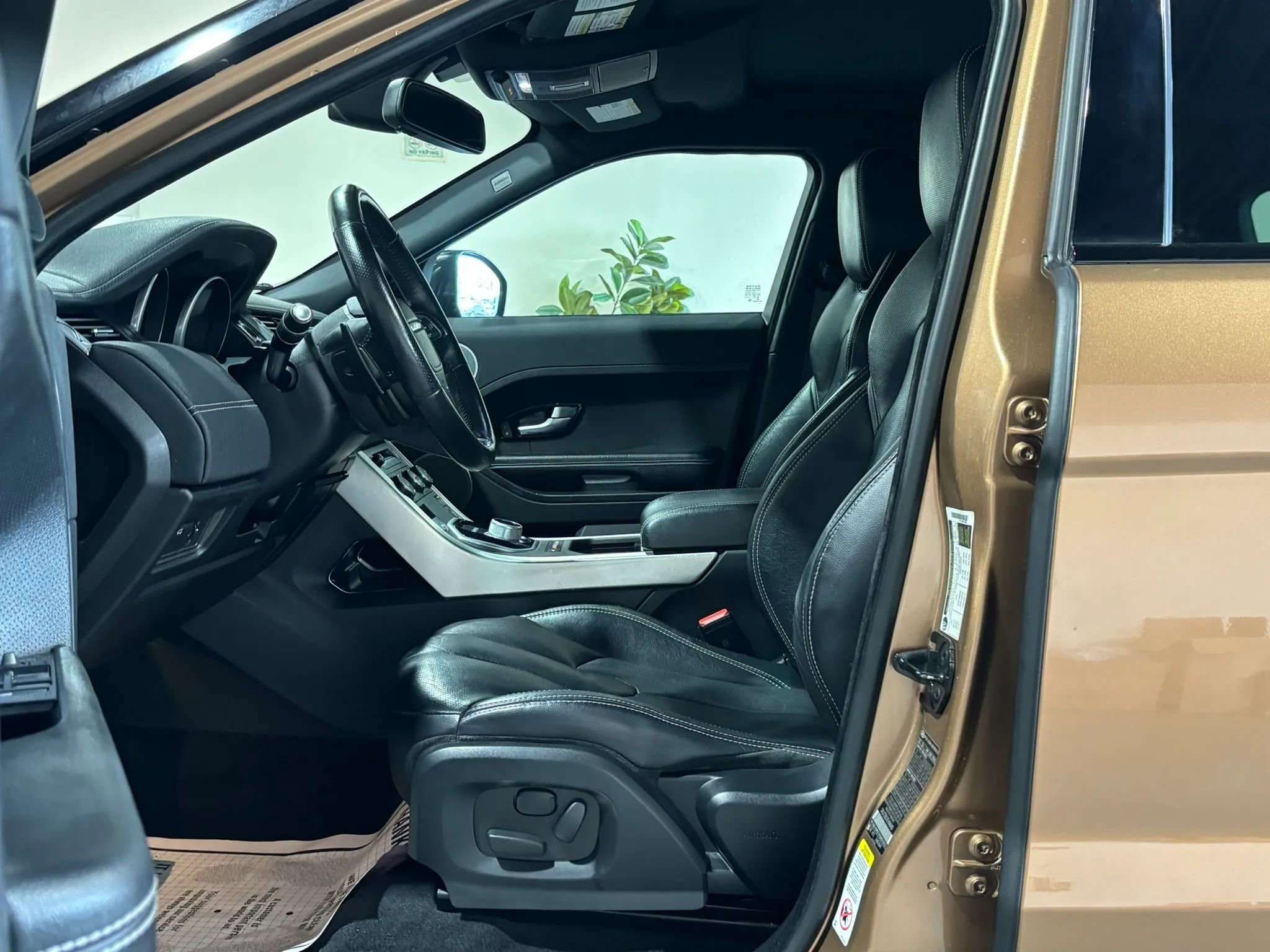 Used 2014 Land Rover Range Rover Evoque Dynamic image 10