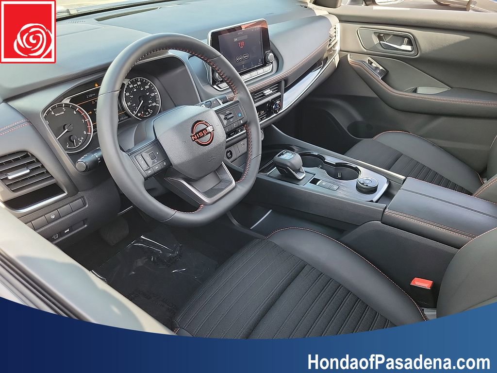 Used 2025 Nissan Rogue SV image 9