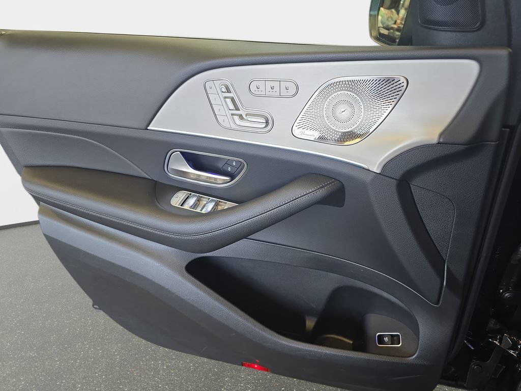 Used 2025 Mercedes-Benz GLS 450 4MATIC image 31