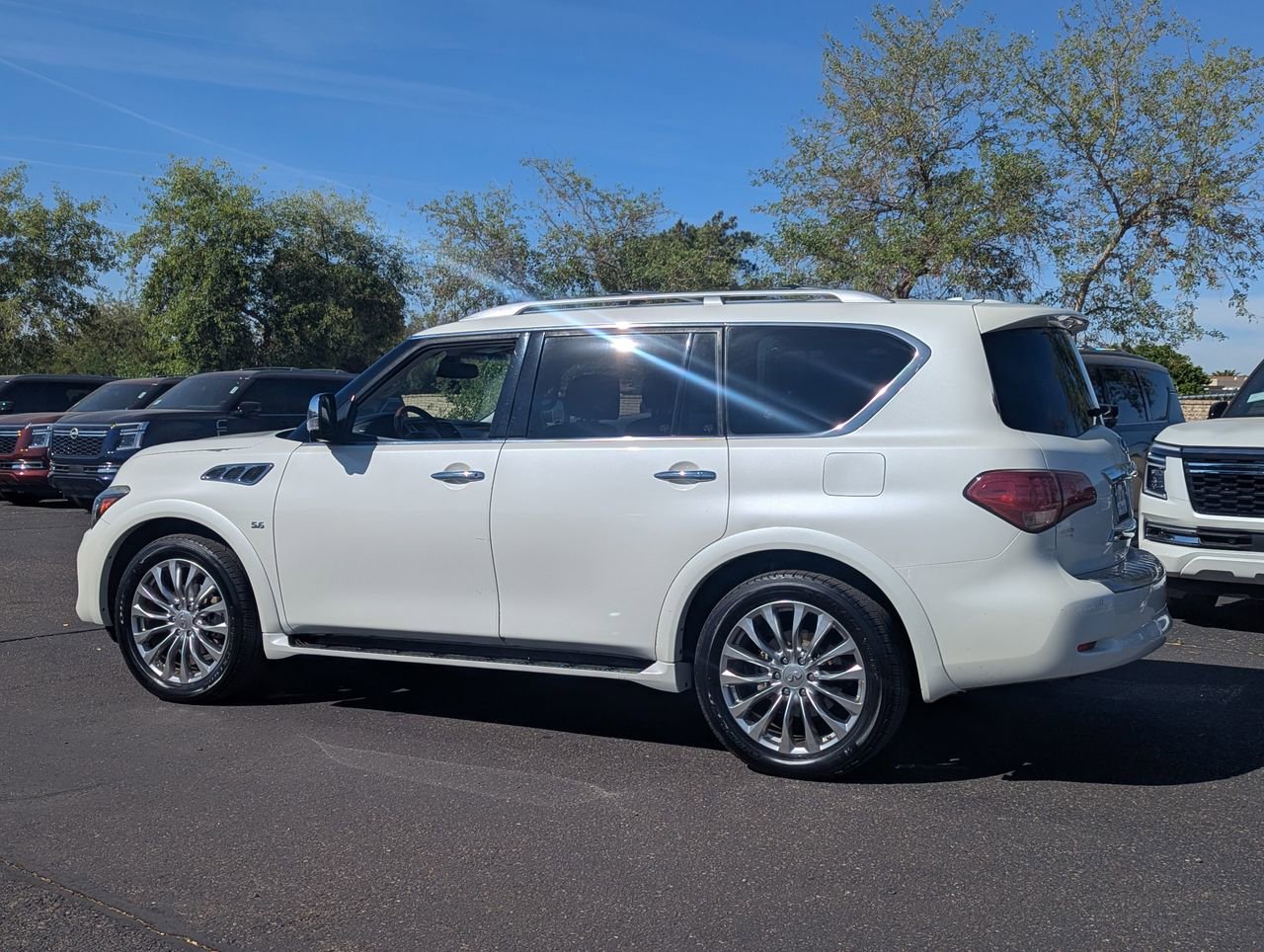 Used 2016 INFINITI QX80 2WD w/ Deluxe Technology Package image 4