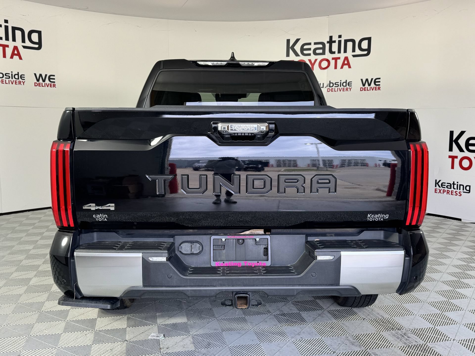 Used 2024 Toyota Tundra Limited w/ Power Package AWD/4WD image 6