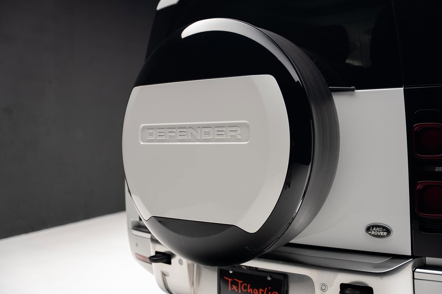 Used 2023 Land Rover Defender 130 First Edition image 31