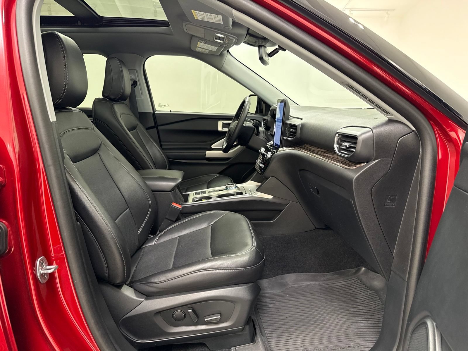 Used 2024 Ford Explorer Limited w/ Limited Technology Package RWD image 28