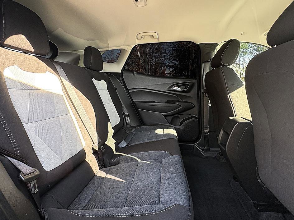 Used 2024 Chevrolet Trax LS w/ LS Convenience Package FWD image 12