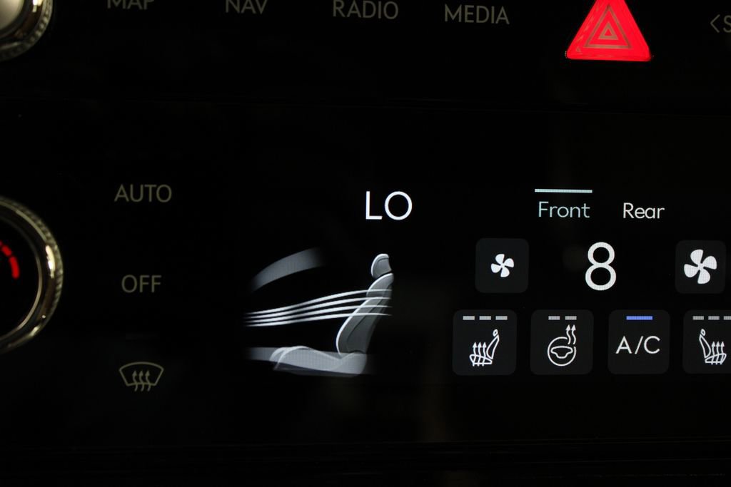 Used 2025 Genesis G80 2.5T image 22