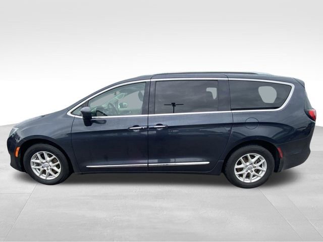 Used 2020 Chrysler Pacifica Touring-L FWD image 3