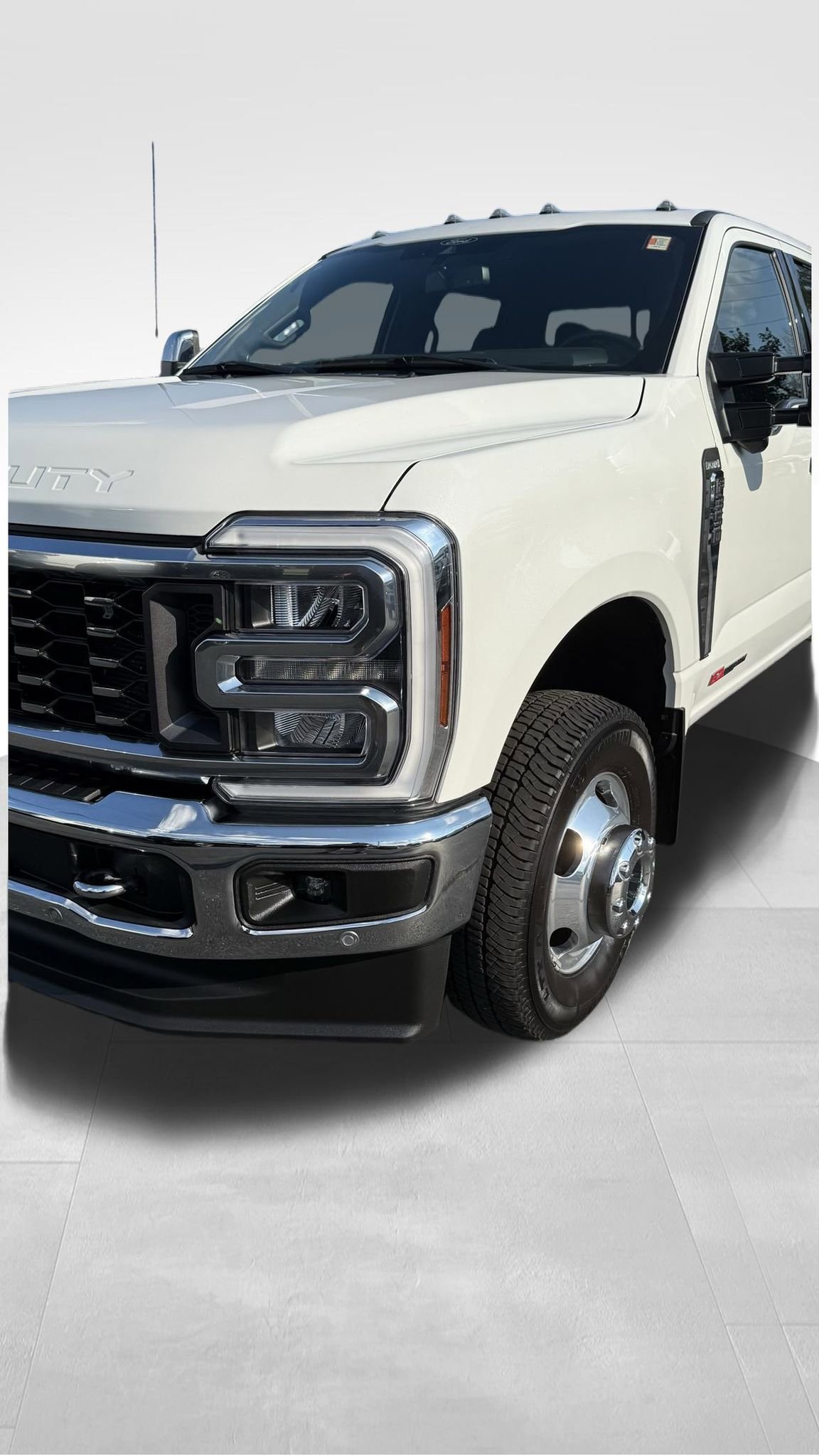 Used 2024 Ford F350 King Ranch w/ Chrome Package image 4