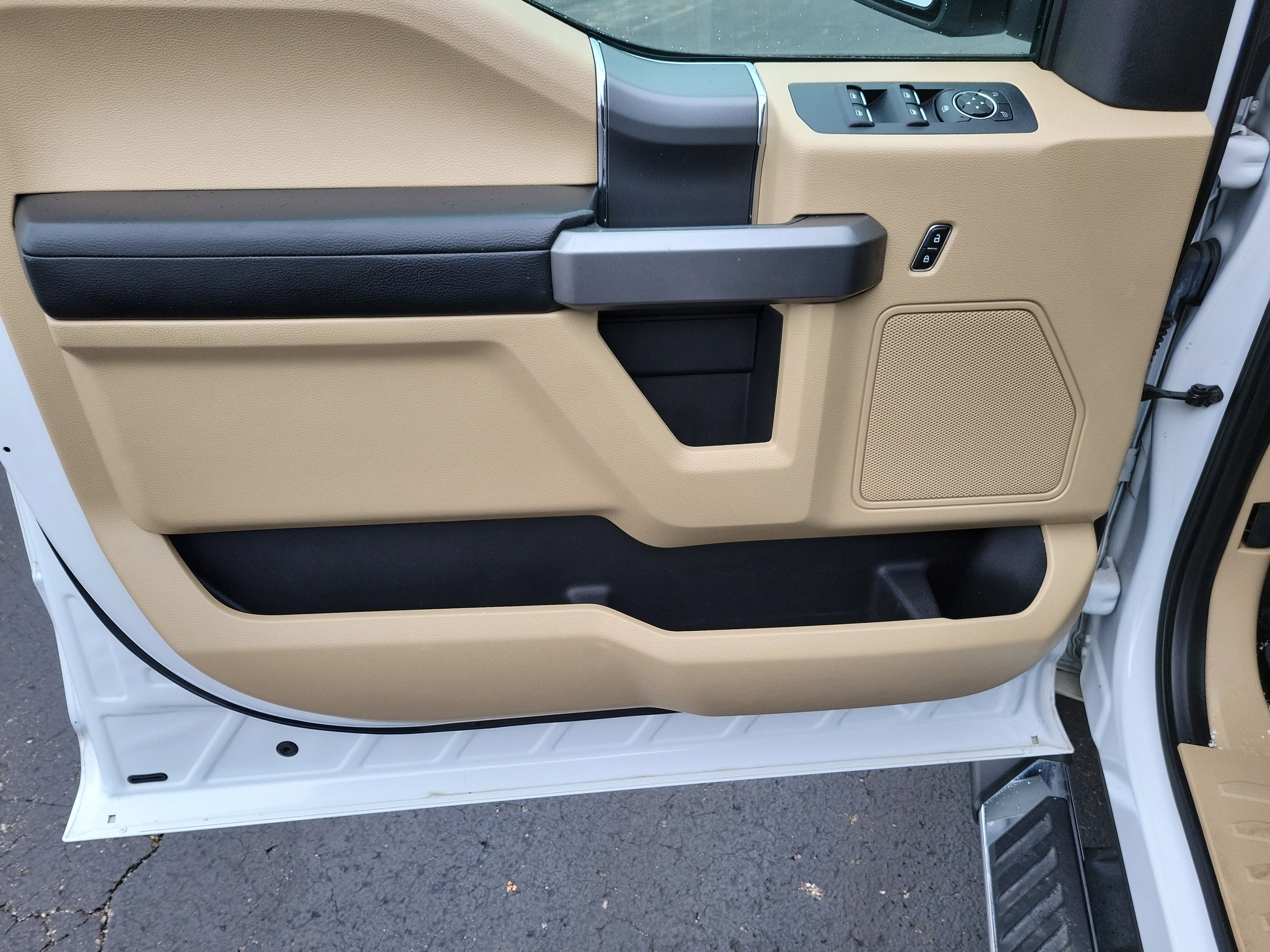 Used 2016 Ford F150 XLT w/ Equipment Group 302A Luxury image 19