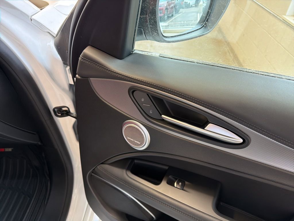 Used 2023 Alfa Romeo Stelvio Veloce image 20