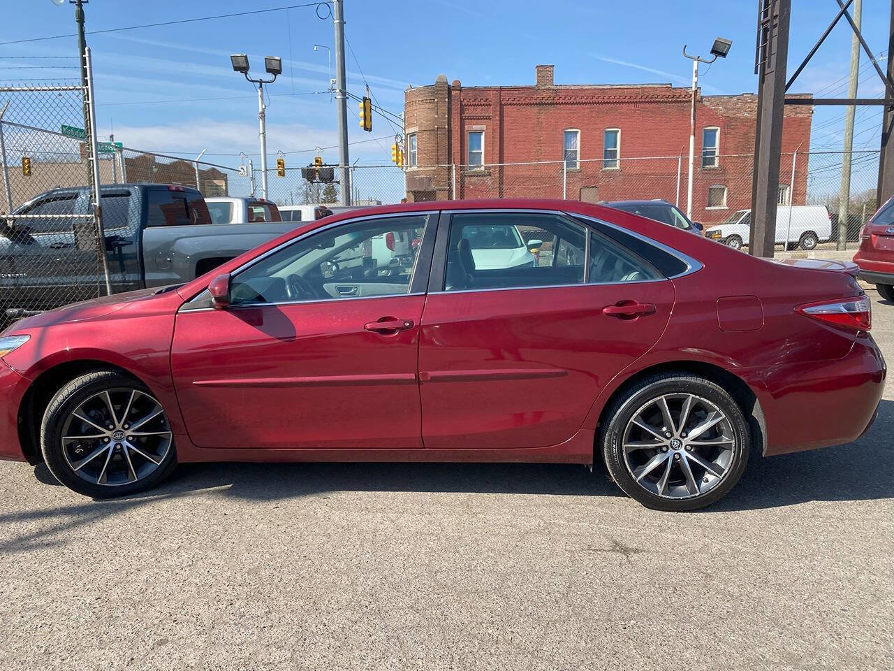 Used 2015 Toyota Camry XSE image 9