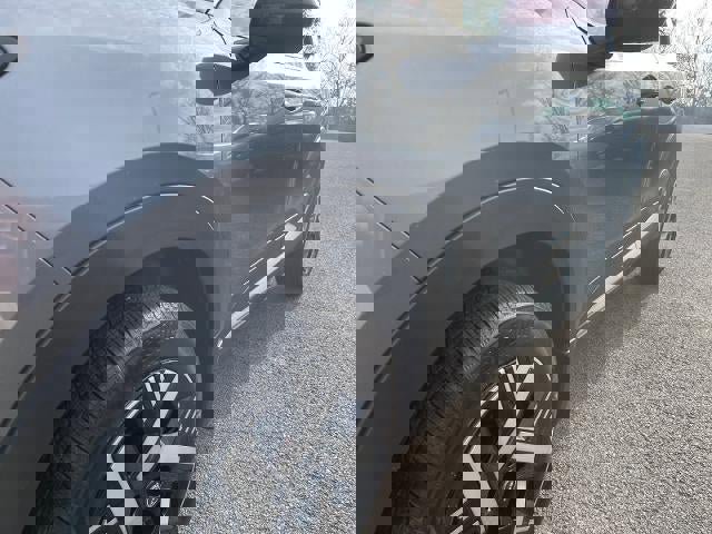 Used 2025 Nissan Kicks SV w/ Illumination Package image 5