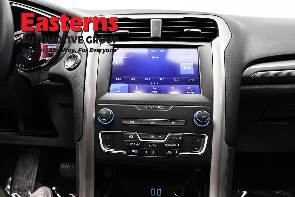 Used 2020 Ford Fusion SE FWD image 12