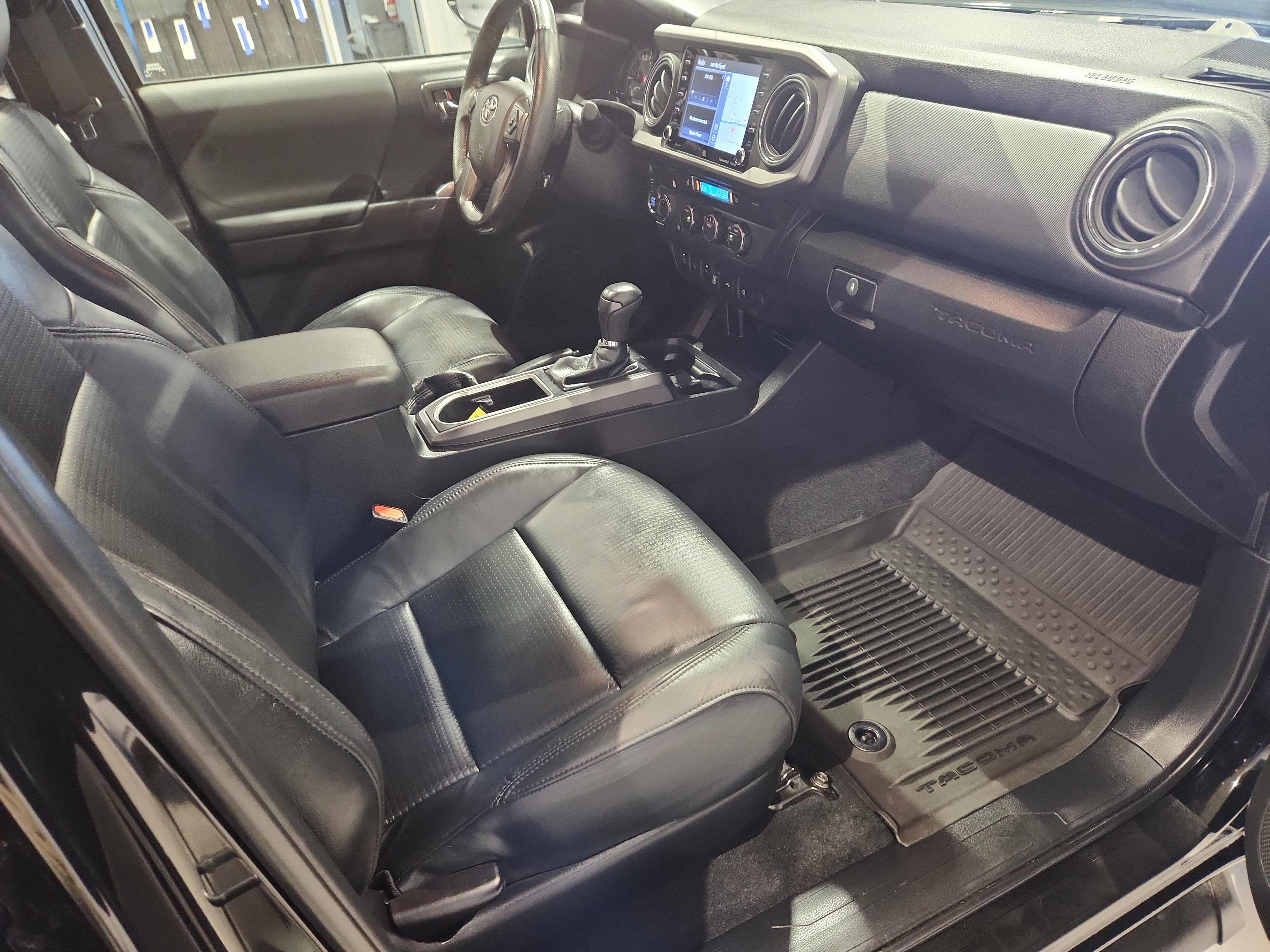 Used 2023 Toyota Tacoma TRD Off-Road image 17