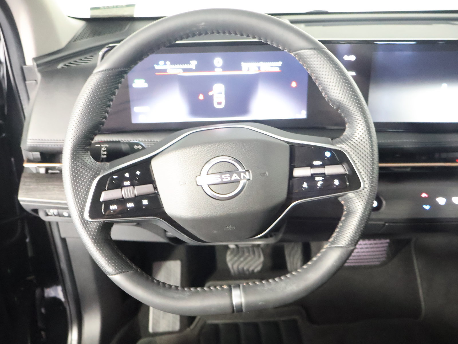 Used 2024 Nissan Ariya AWD image 30