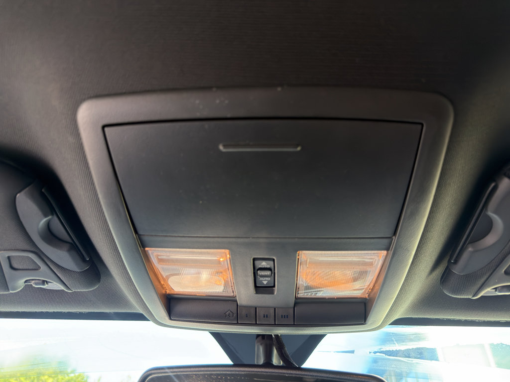 Used 2012 Dodge Challenger R/T RWD image 16