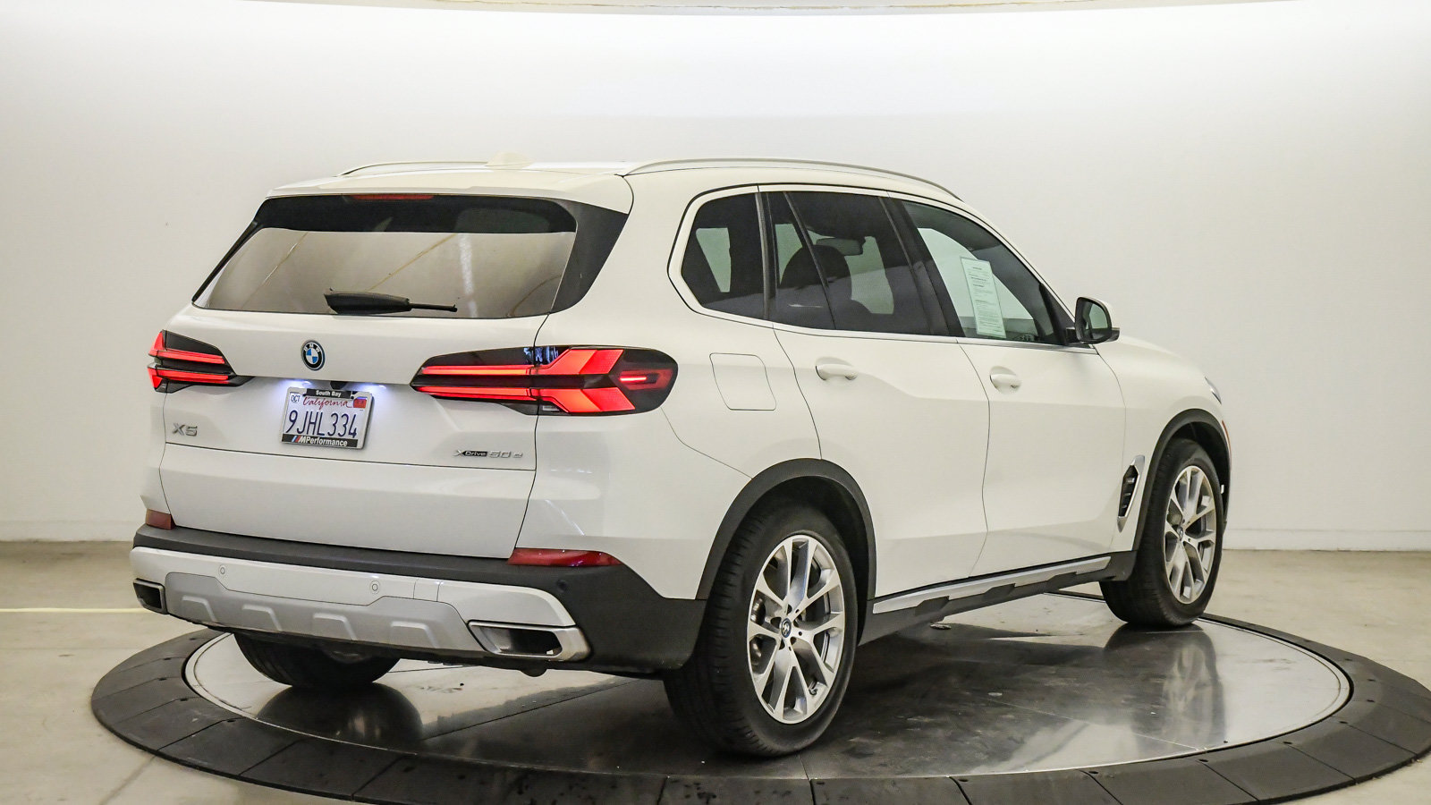 Certified 2024 BMW X5 xDrive50e w/ Premium Package AWD/4WD image 5