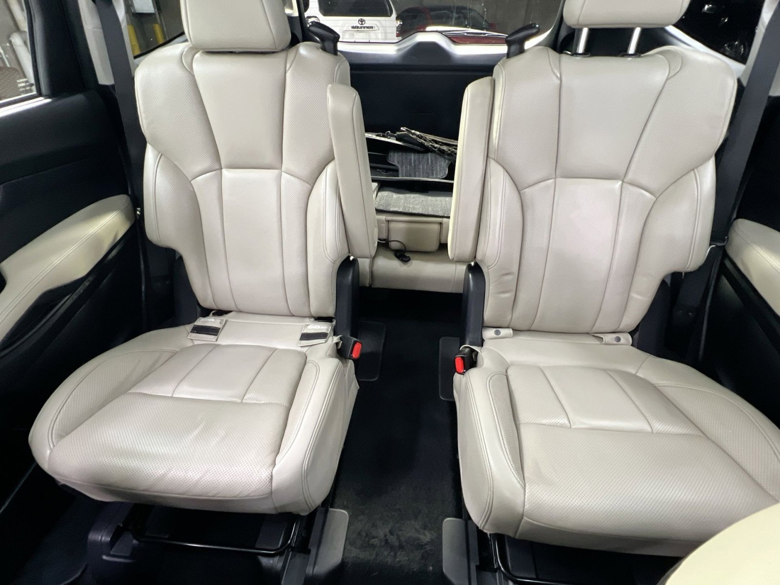 Used 2022 Subaru Ascent Limited w/ Technology Package image 5