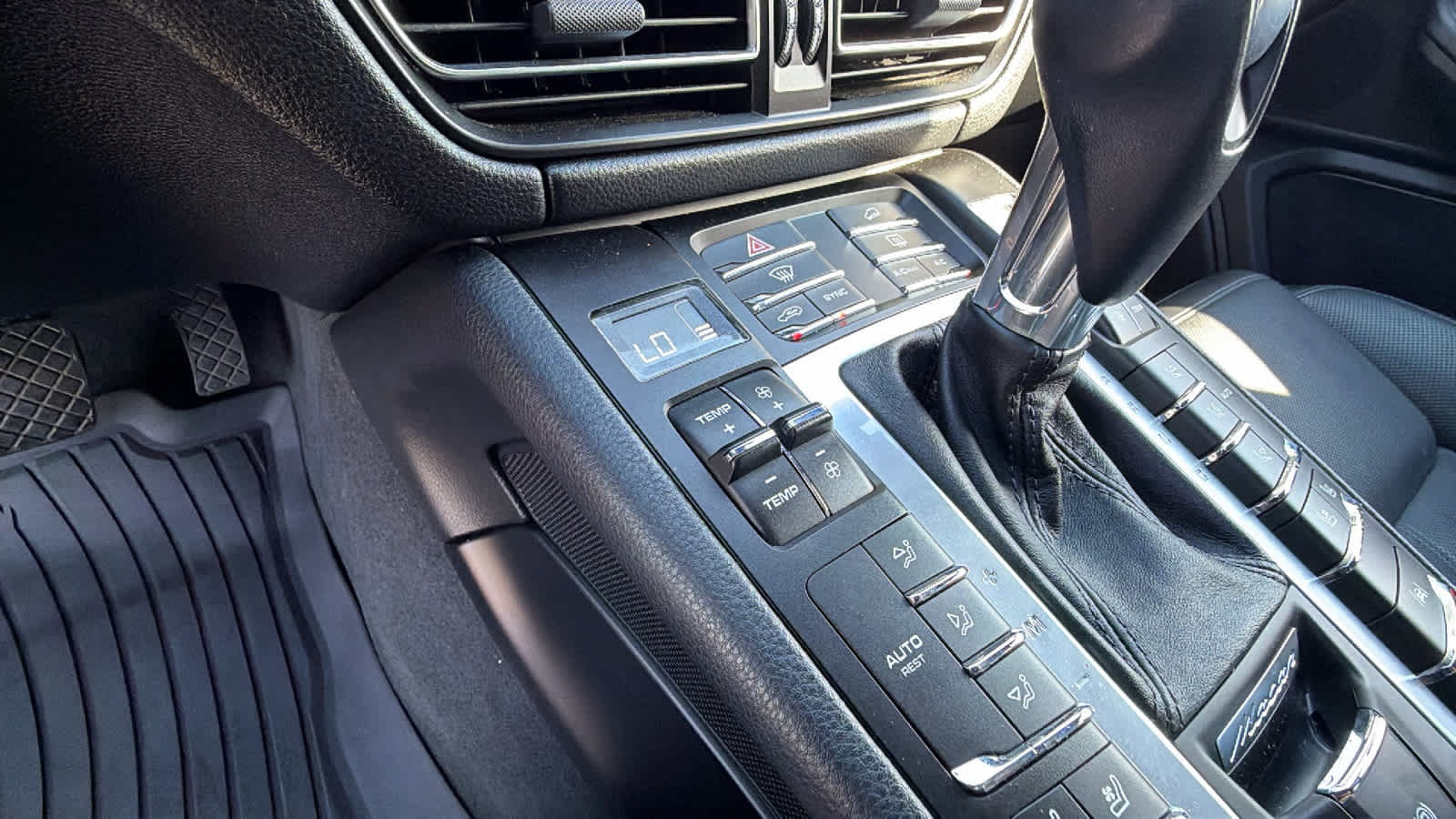 Used 2020 Porsche Macan AWD/4WD image 14