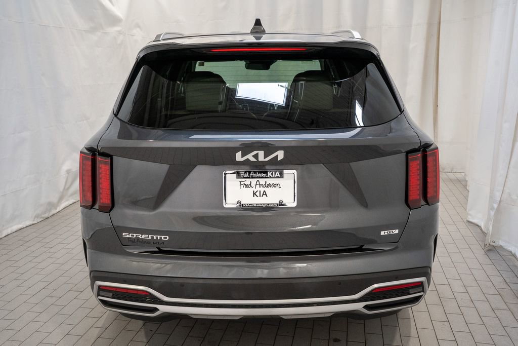Certified 2023 Kia Sorento EX image 4