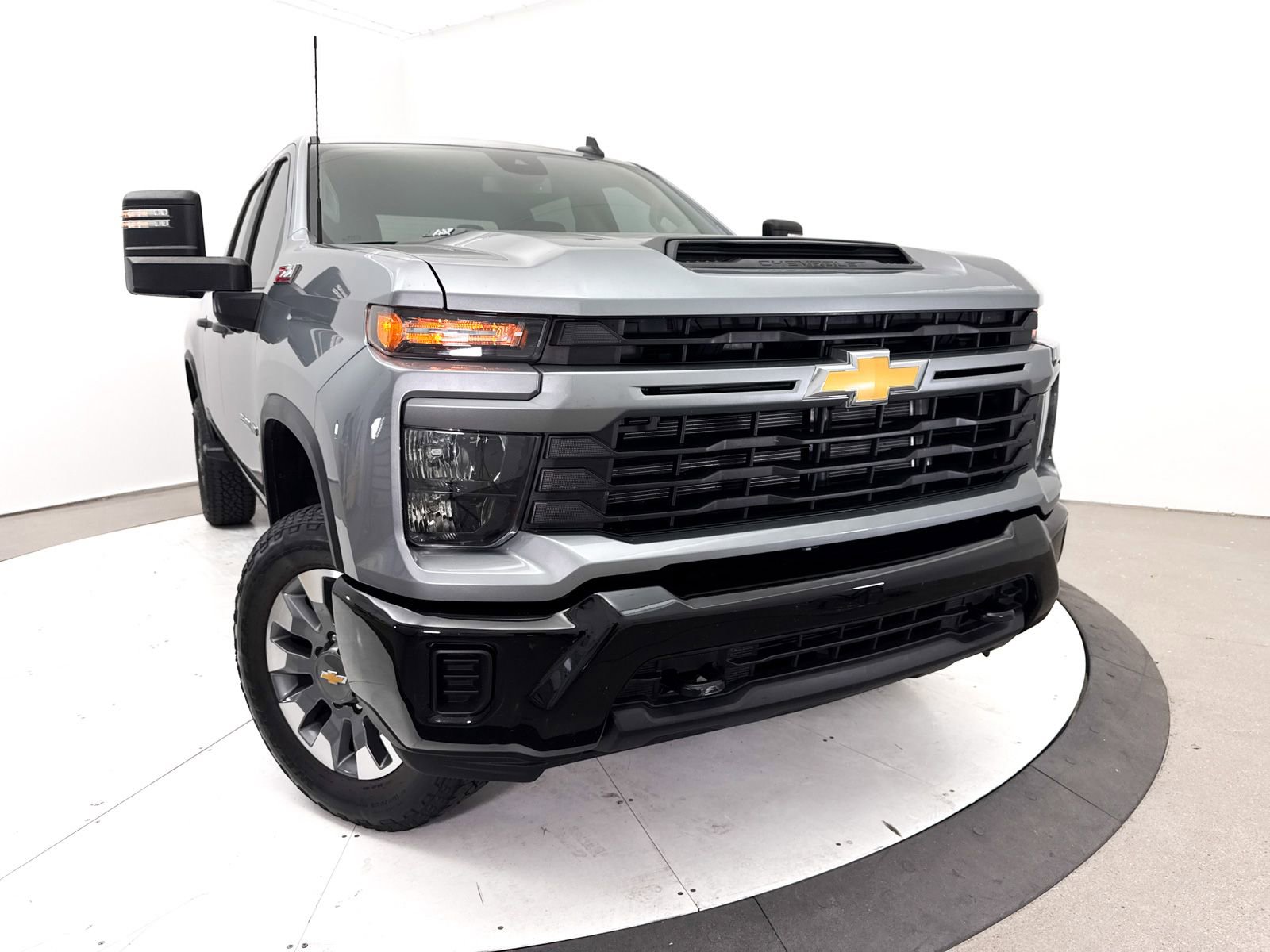 Used 2024 Chevrolet Silverado 2500 Custom w/ Custom Value Package AWD/4WD image 5