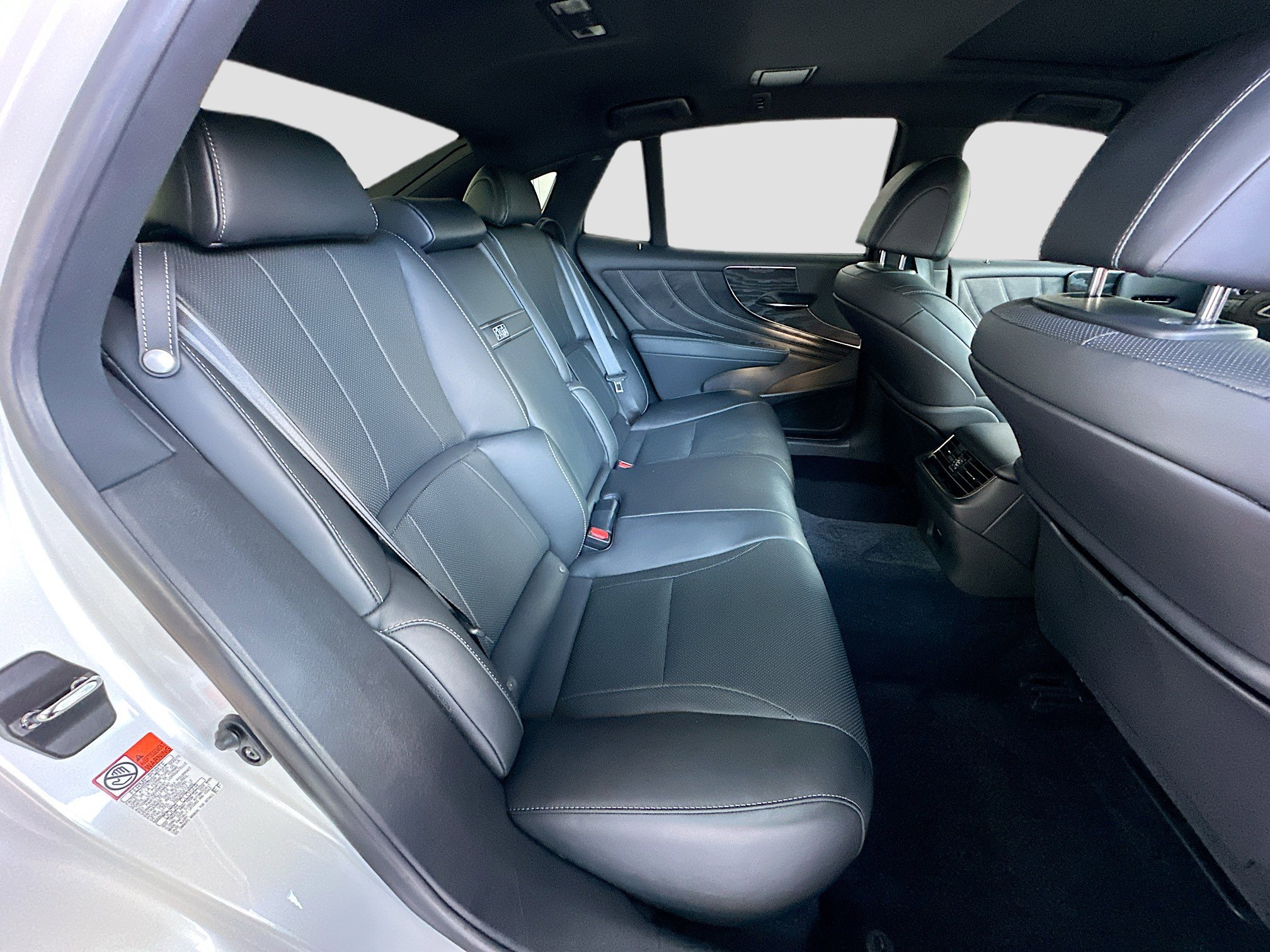 Used 2023 Lexus LS 500 w/ Accessory Package (Z2) RWD image 26