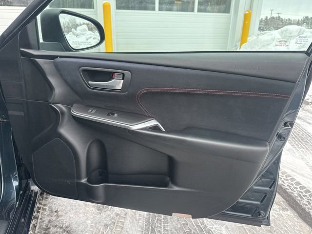 Used 2016 Toyota Camry XSE w/ Moonroof Package image 11