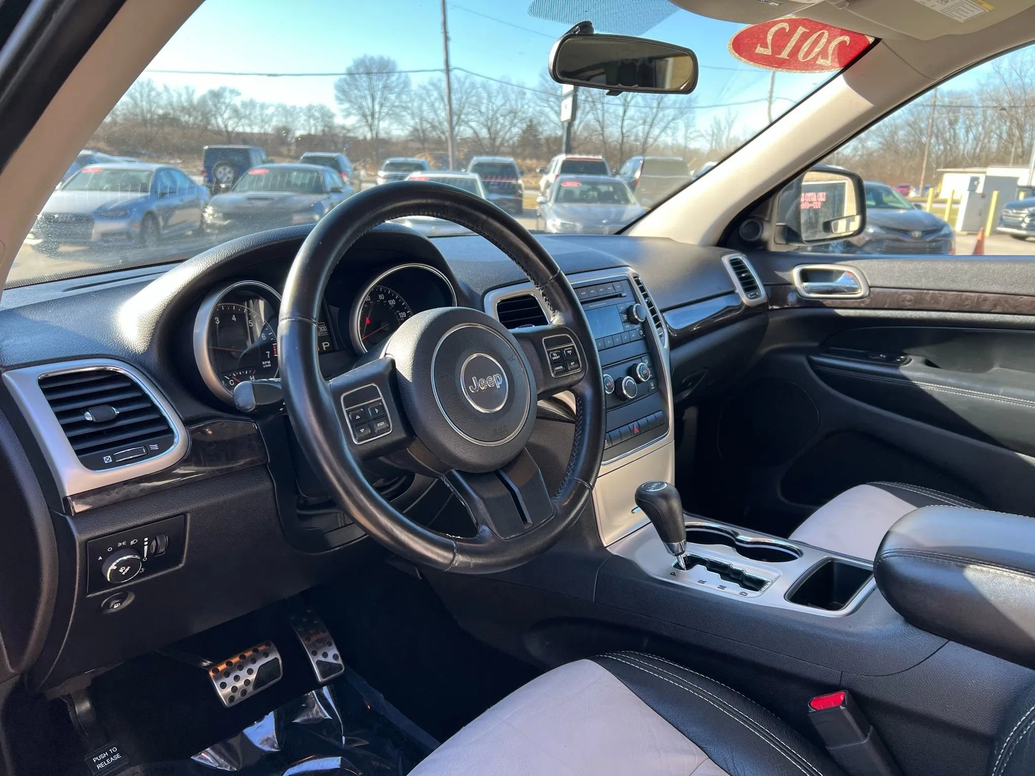 Used 2012 Jeep Grand Cherokee Laredo w/ Laredo E Group image 14