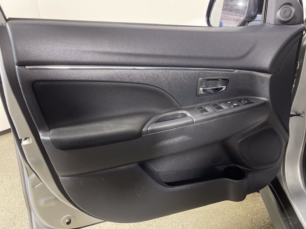 Used 2025 Mitsubishi Outlander Sport ES AWD/4WD image 19