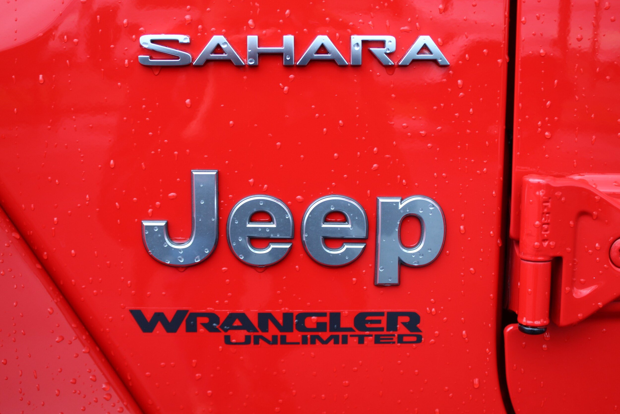 Used 2018 Jeep Wrangler Unlimited Sahara w/ Uconnect 4C Nav & Sound Group AWD/4WD image 13