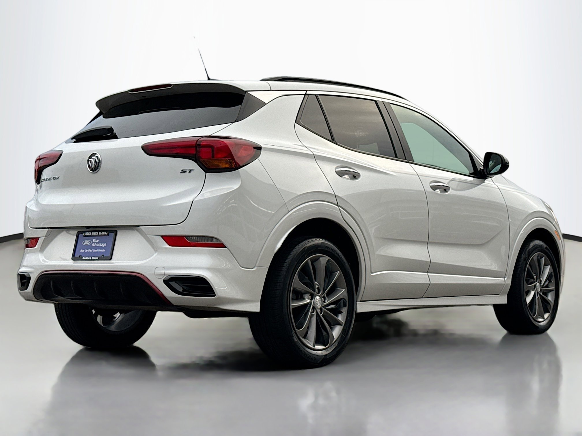 Used 2021 Buick Encore GX Select w/ Sport Touring Package image 2