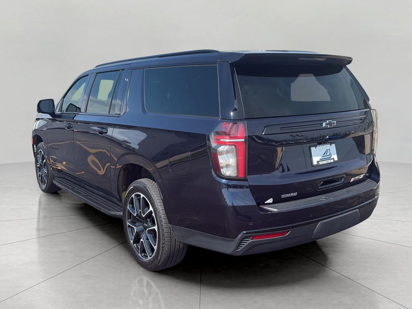 Used 2023 Chevrolet Suburban RST w/ Luxury Package AWD/4WD image 6