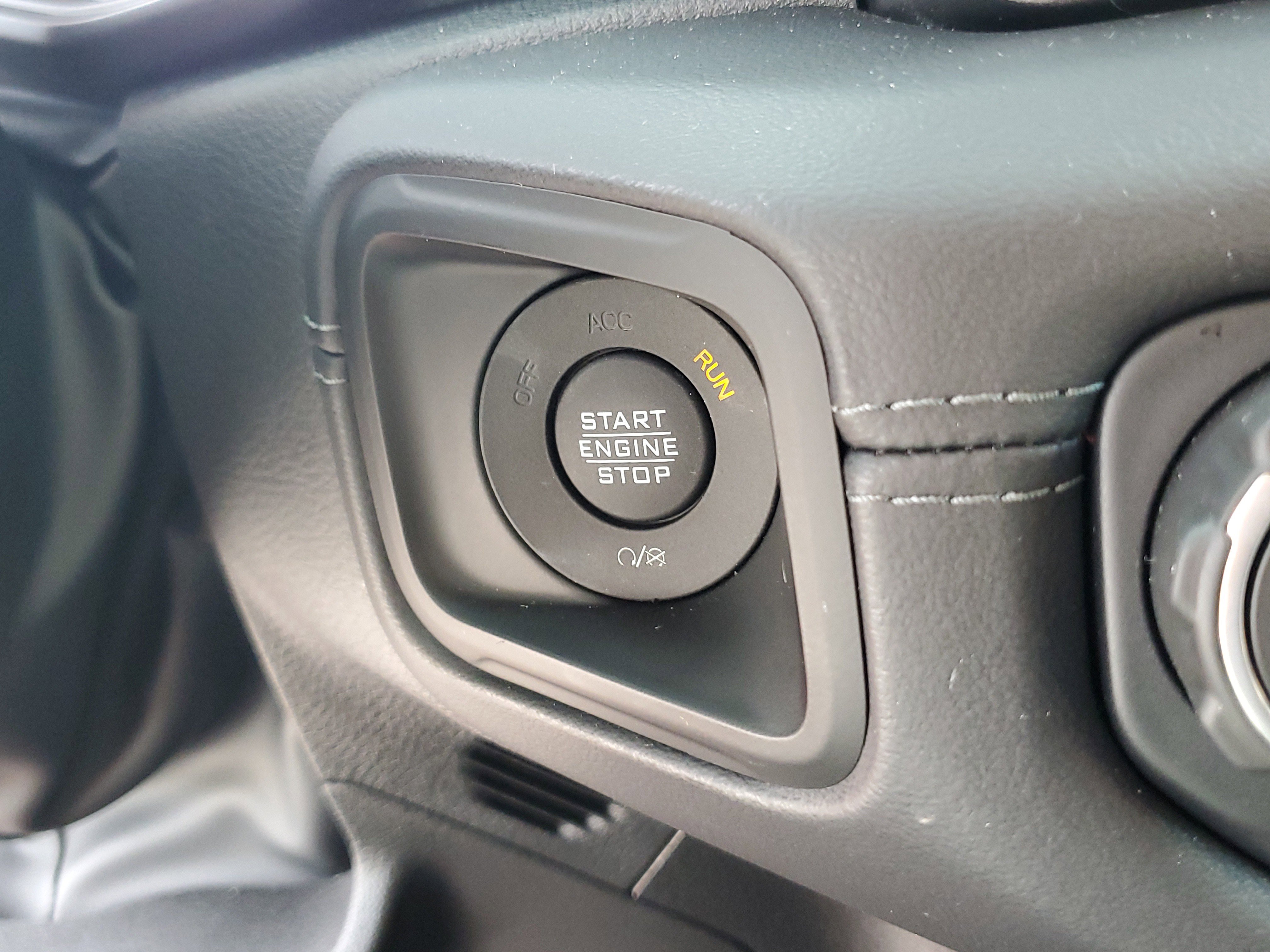 Used 2025 Jeep Gladiator Sport image 27