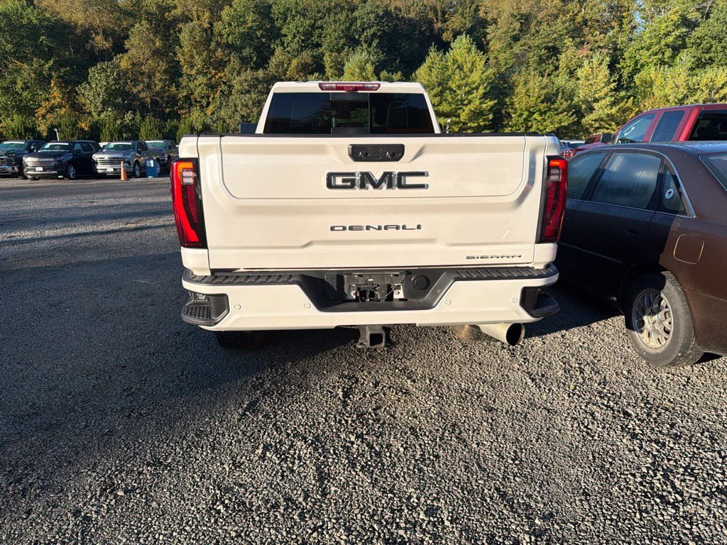 Used 2024 GMC Sierra 3500 Denali Ultimate AWD/4WD image 6