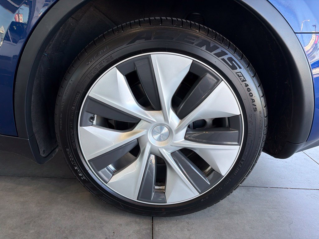 Used 2021 Tesla Model Y Long Range AWD/4WD image 17