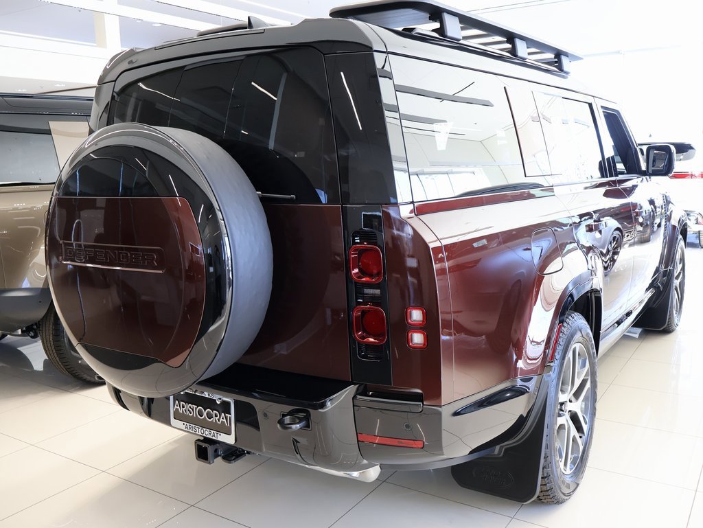 New 2025 Land Rover Defender 130 X-Dynamic SE image 6