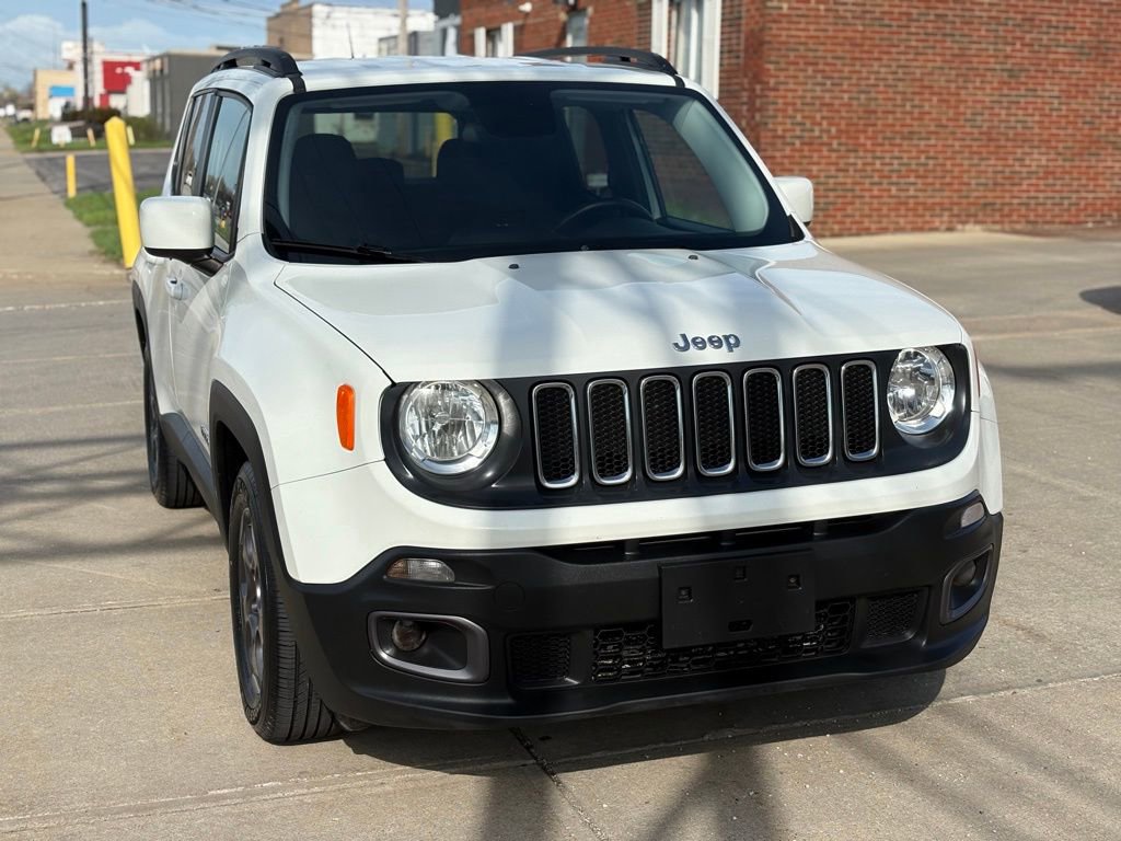Used 2015 Jeep Renegade Latitude w/ Cold Weather Group II FWD image 4