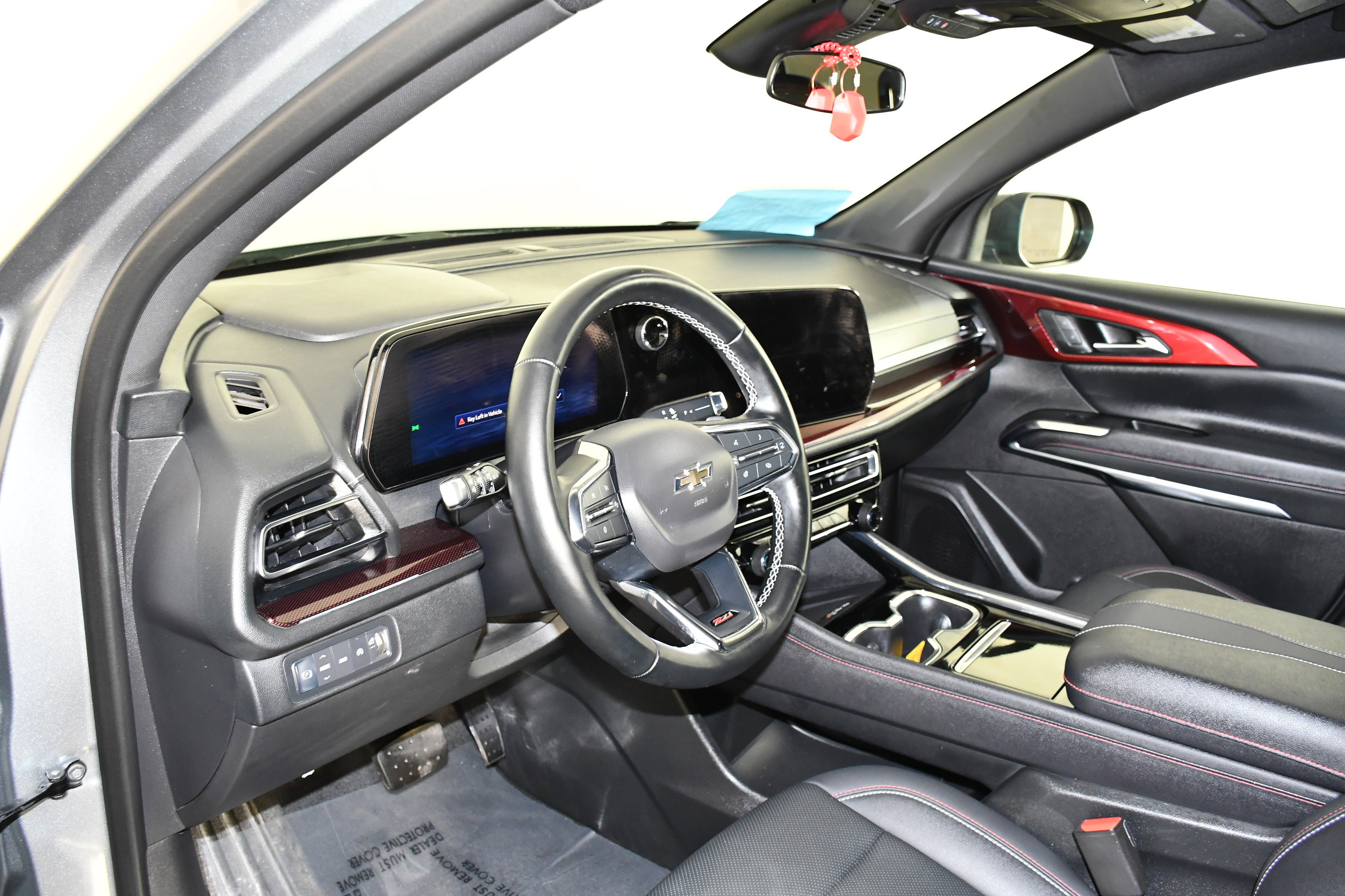 Used 2025 Chevrolet Traverse Z71 image 35