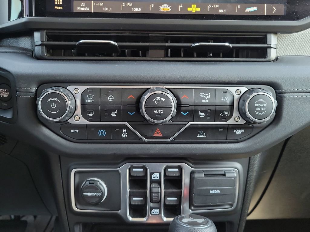 Certified 2025 Jeep Wrangler Unlimited Sahara AWD/4WD image 32