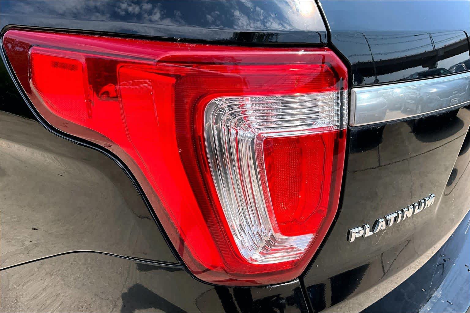 Used 2017 Ford Explorer Platinum AWD/4WD image 28